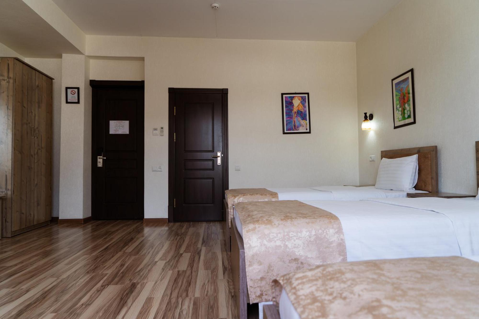 Tourist Inn Hotel Ташкент Екстериор снимка