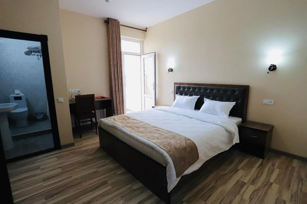 Tourist Inn Hotel Ташкент Екстериор снимка
